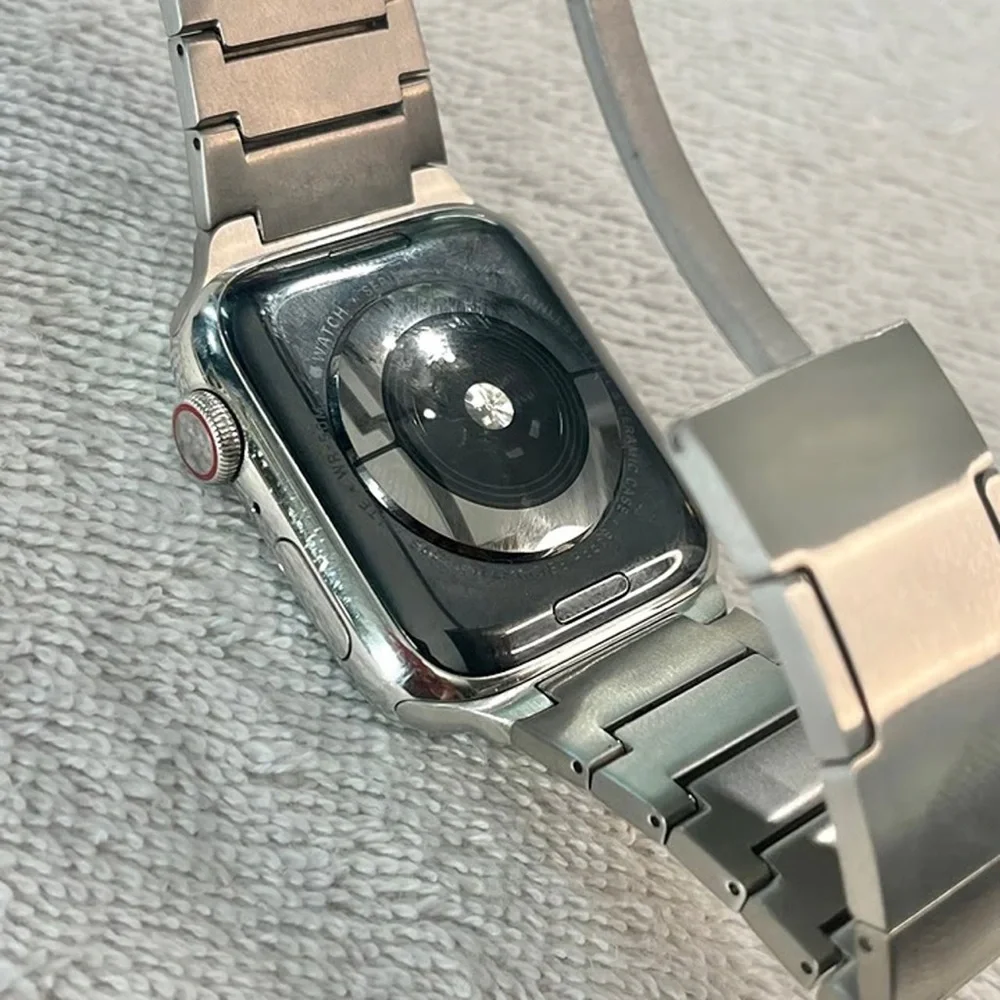Apple retailed $799